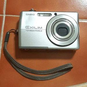 Casio Exilim 7.2 Mega Pixels ex-2700